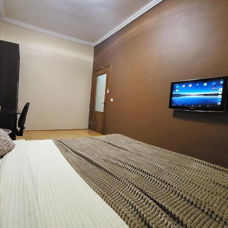 В Центрі М.Чернівці 2 Кімнатна Затишна Квартира. المظهر الخارجي الصورة