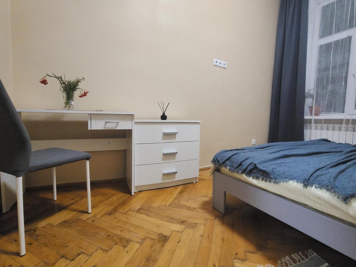 В Центрі М.Чернівці 2 Кімнатна Затишна Квартира. المظهر الخارجي الصورة