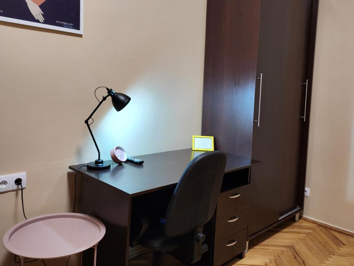 В Центрі М.Чернівці 2 Кімнатна Затишна Квартира. المظهر الخارجي الصورة